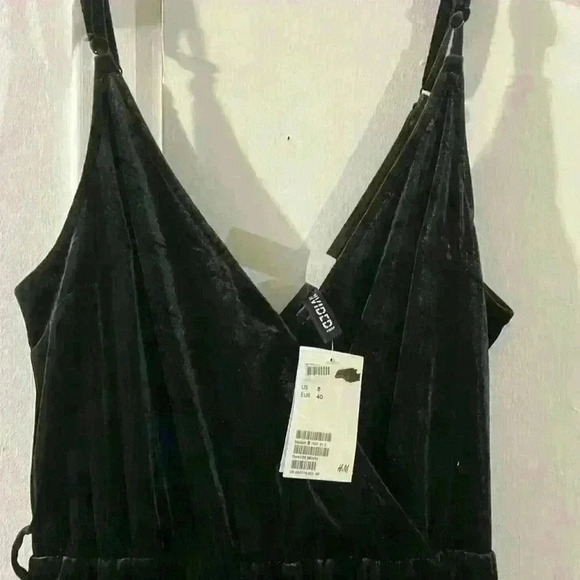 NWT H&M Velvet Wide Leg Romper Black Size 8 - Picture 2 of 8